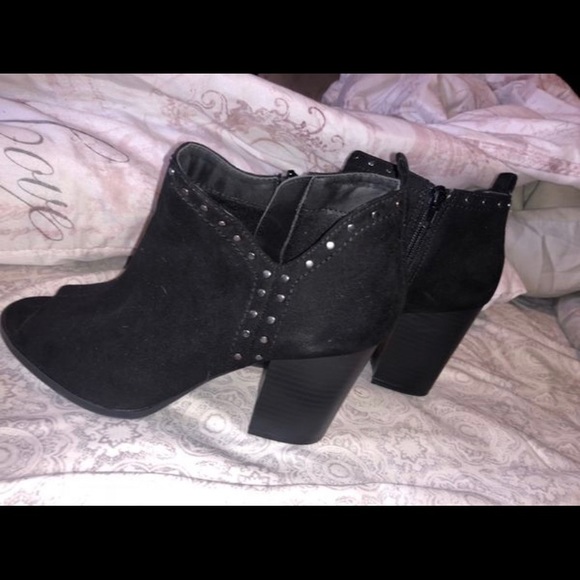 Women’s heals - Picture 2 of 3